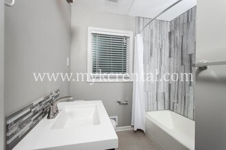 5516 W 70th St in Prairie Village, KS - Building Photo - Building Photo