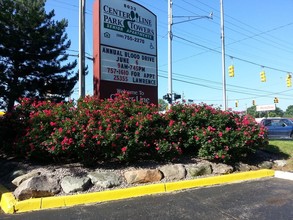 Center Line Park Tower Senior 62+ in Center Line, MI - Foto de edificio - Building Photo