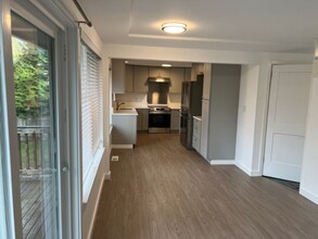 8230 SE 72nd St in Mercer Island, WA - Building Photo - Building Photo