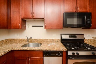 639 W Wrightwood Ave, Unit A09W in Chicago, IL - Building Photo - Building Photo