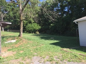 142 Pocahontas Dr in Inwood, WV - Building Photo - Building Photo