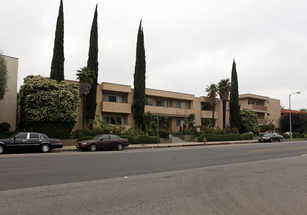 17340 Burbank Blvd in Encino, CA - Building Photo