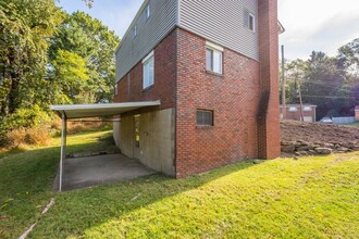 165 Lois Dr in Verona, PA - Building Photo - Building Photo