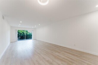 400 Waterway Dr S in Lantana, FL - Building Photo - Building Photo