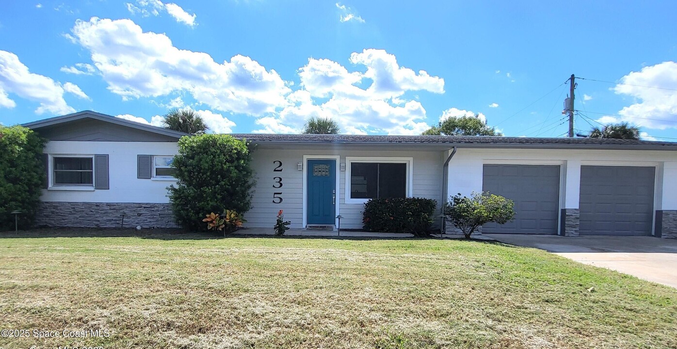 235 Hunt Dr in Merritt Island, FL - Building Photo