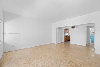 8135 Crespi Blvd, Unit 3 in Miami Beach, FL - Building Photo - Building Photo