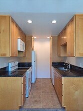 8537 Villa La Jolla Dr in San Diego, CA - Building Photo - Building Photo