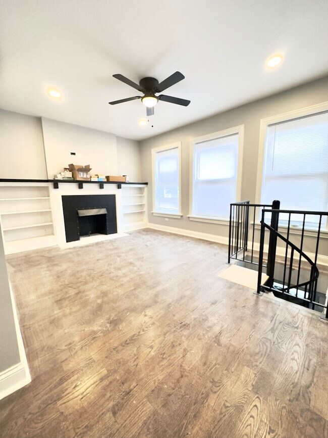 1251 W Rosemont Ave in Chicago, IL - Building Photo - Building Photo