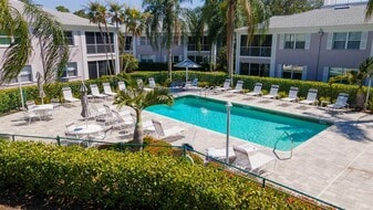 5634 Sheffield Greene Cir in Sarasota, FL - Building Photo