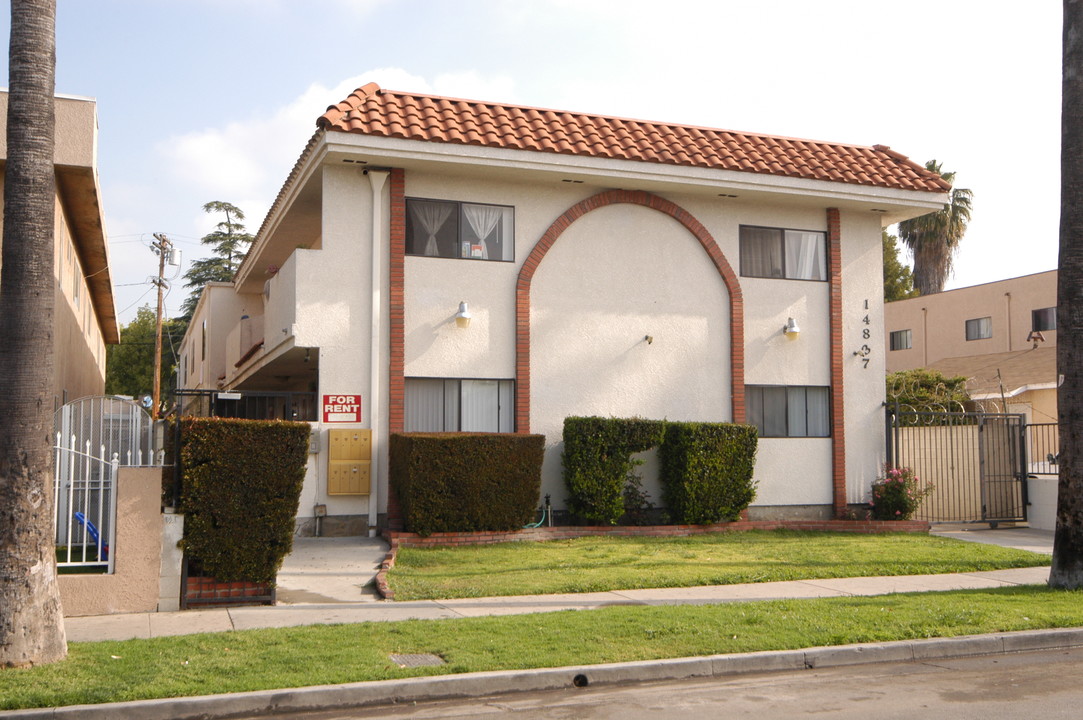 14837 Erwin St in Van Nuys, CA - Building Photo