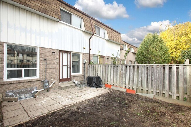 126 Dusay Pl in Toronto, ON - Building Photo - Building Photo