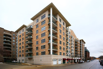 Campbell Courte in Arlington Heights, IL - Building Photo - Building Photo