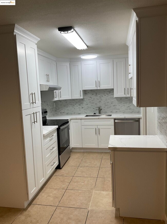 108 E Trident Dr in Pittsburg, CA - Building Photo - Building Photo