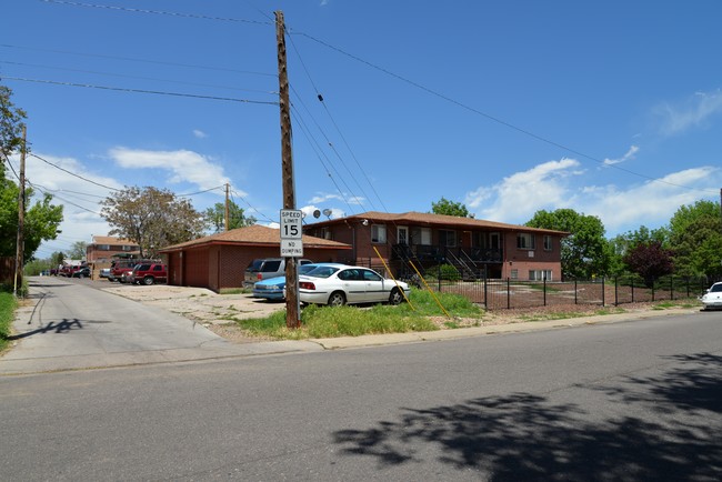 10861 E 16th Ave in Aurora, CO - Building Photo - Building Photo