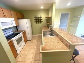 64 Kunihi Ln in Kahului, HI - Building Photo - Building Photo