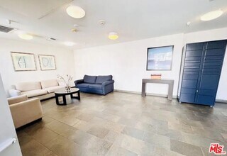 2864 Sunset Pl in Los Angeles, CA - Building Photo - Building Photo