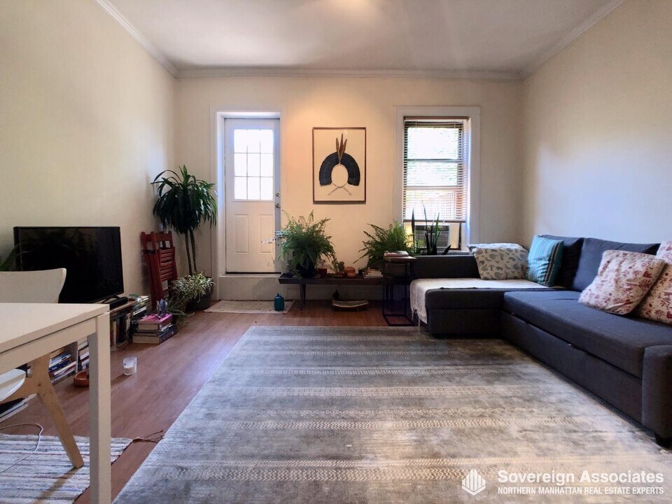 320 W 106th St in New York, NY - Building Photo