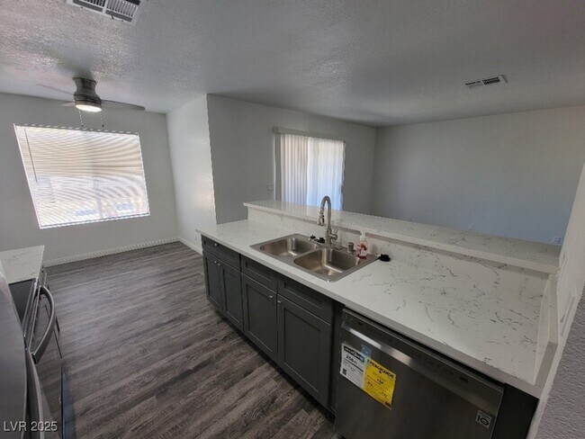 2771 S Mountain Vista St in Las Vegas, NV - Foto de edificio - Building Photo