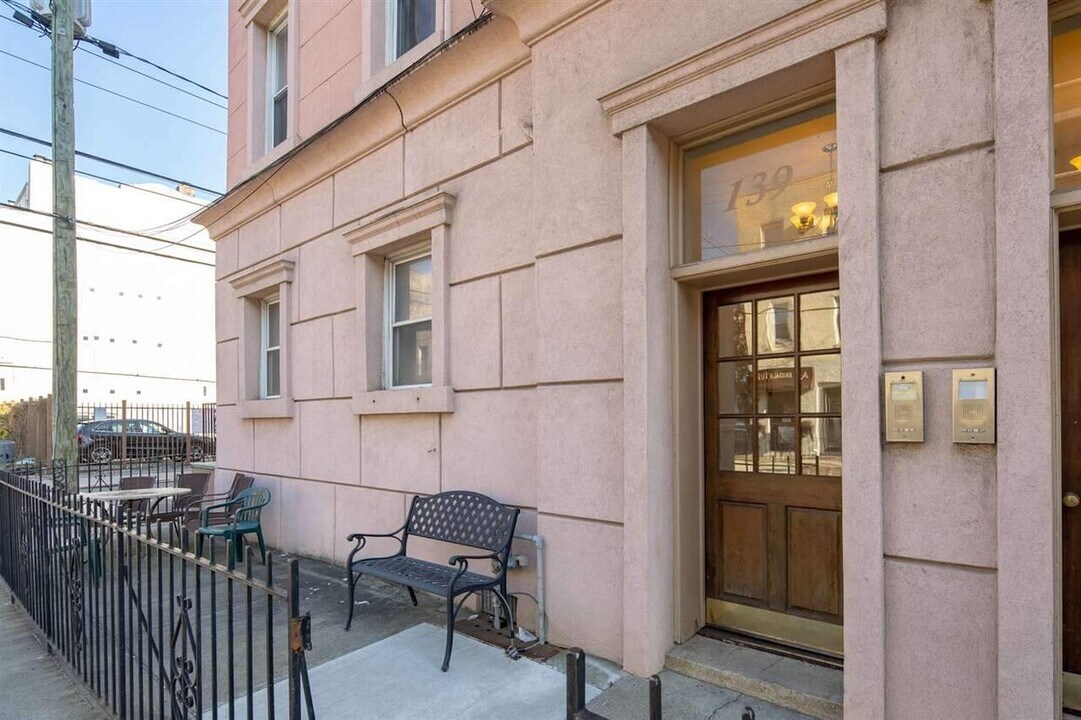 139 Park Ave in Hoboken, NJ - Building Photo