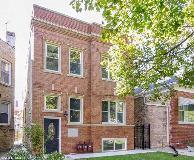 property at 4343 W Drummond Pl