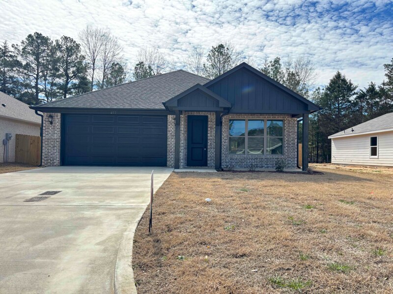277 Oak Vly Dr in Gilmer, TX - Building Photo
