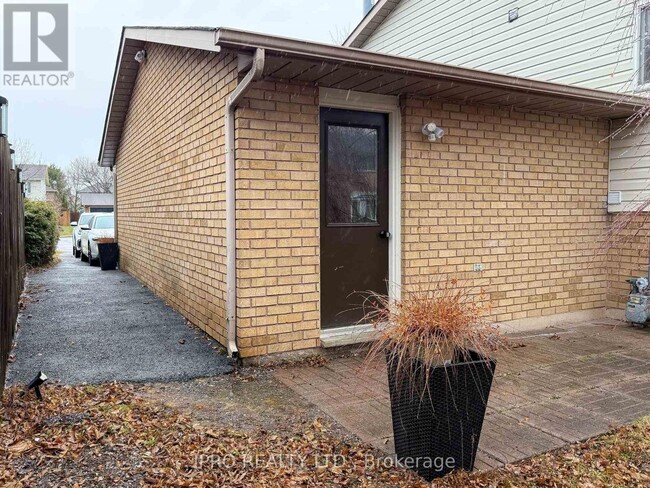 23 Hickory Ct in Welland, ON - Building Photo - Building Photo