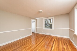 64 Park Ave W in Weymouth, MA - Foto de edificio - Building Photo