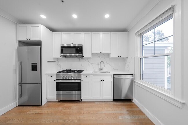 14 Lopez Ave, Unit 3 in Cambridge, MA - Building Photo - Building Photo