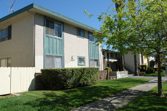 3223 Impala Dr in San Jose, CA - Foto de edificio - Building Photo