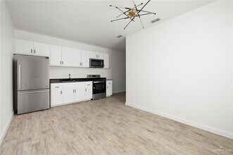1429 W Harrison Ave, Unit 6 in Alton, TX - Building Photo - Building Photo