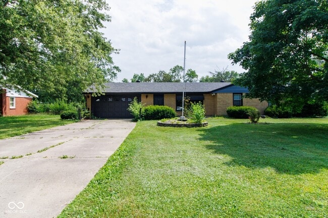 923 Hattie Dr in Anderson, IN - Foto de edificio - Building Photo