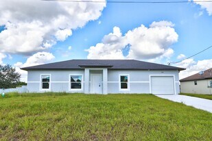 2502 30th St SW in Lehigh Acres, FL - Building Photo