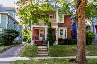290 Field Street, Unit Upstairs Apartment in Rochester, NY - Foto de edificio - Building Photo
