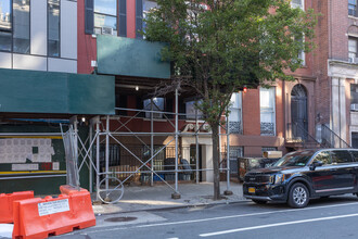 304 W 30th St in New York, NY - Building Photo - Building Photo