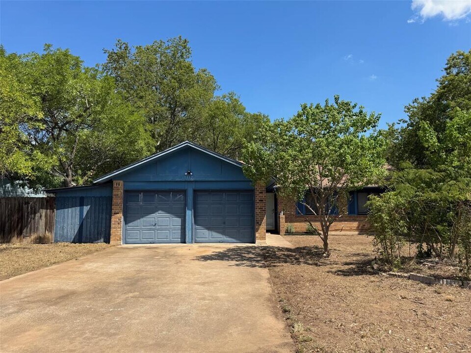 5112 Meadow Creek Dr in Austin, TX - Building Photo