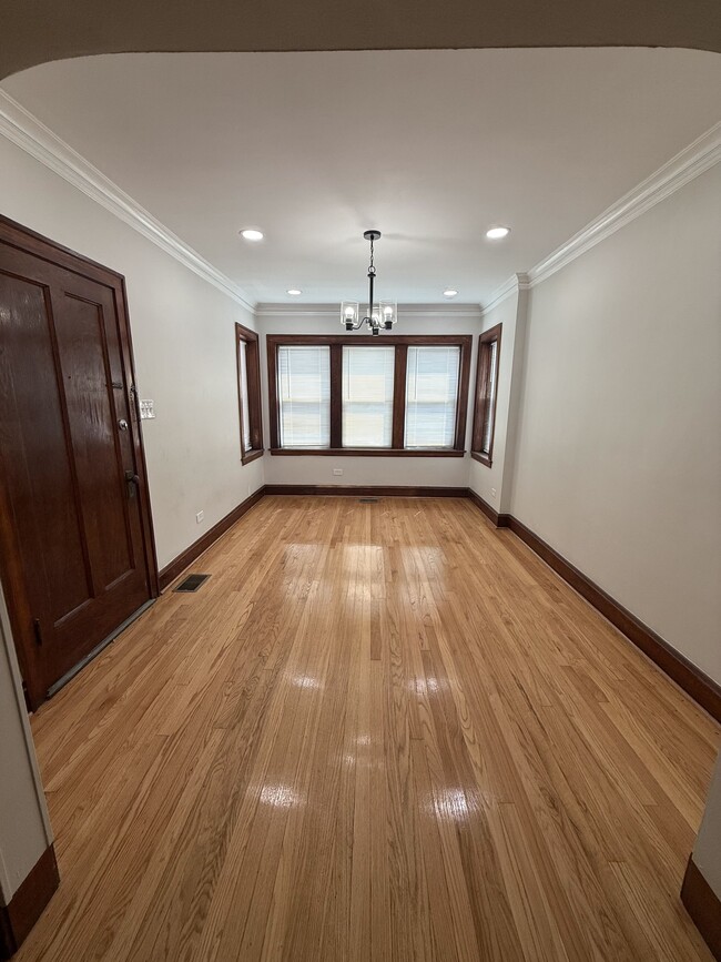 1542 N Kolin Ave, Unit 1 in Chicago, IL - Building Photo - Building Photo