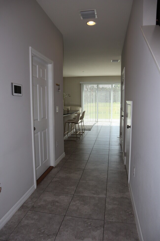7022 Grand Elm Dr in Riverview, FL - Foto de edificio - Building Photo