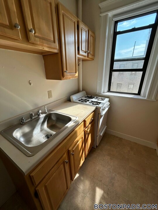 1144 Commonwealth Ave, Unit 44 in Boston, MA - Building Photo