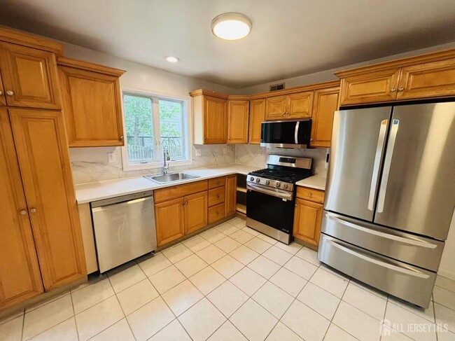 109 Zoar Pl in Middlesex, NJ - Building Photo - Building Photo