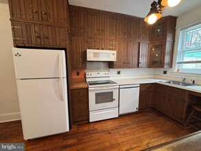 244 Woodbine Ave in Narberth, PA - Foto de edificio - Building Photo