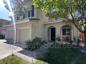 2128 Golden Leaf Ln in Tracy, CA - Building Photo - Building Photo