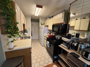 304 Regency Park Dr in Agawam, MA - Building Photo - Building Photo