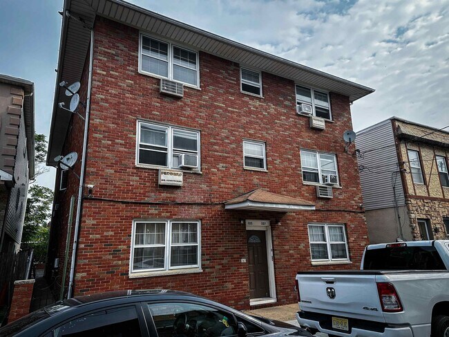325-327 John St in Elizabeth, NJ - Building Photo - Building Photo