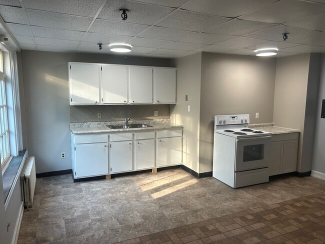 40 Academy St in Liberty, NY - Foto de edificio - Building Photo