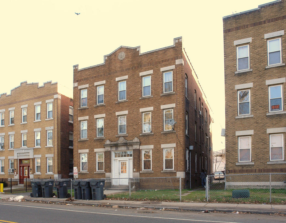 1680 Broad St in Hartford, CT - Building Photo