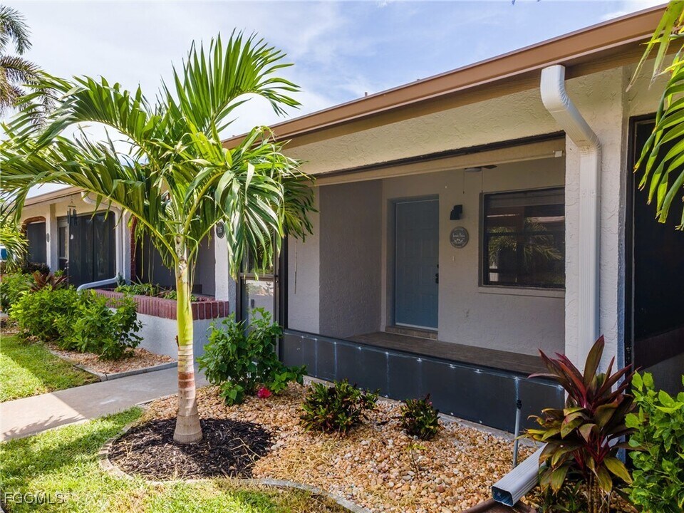 11861 Caraway Ln in Ft. Myers, FL - Foto de edificio
