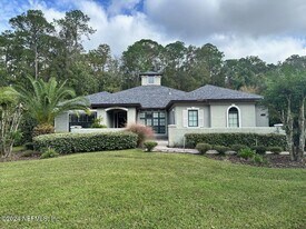 2076 Crown Dr in St. Augustine, FL - Building Photo