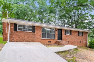 1072 Laurel Ln NW in Conyers, GA - Building Photo - Building Photo