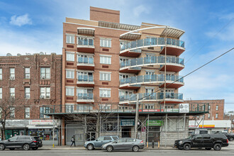 Sarwar's Tower in Brooklyn, NY - Foto de edificio - Building Photo