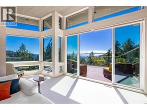 5840 Falcon Rd in West Vancouver, BC - Building Photo - Building Photo